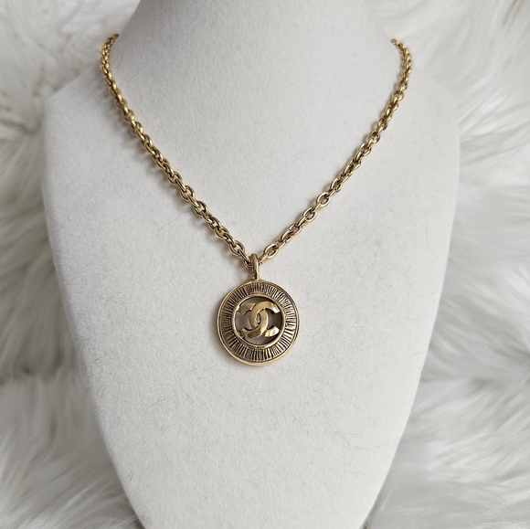 ⚜️ Chanel Sunburst Necklace ⚜️